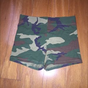 Forever 21 camouflage shorts size M